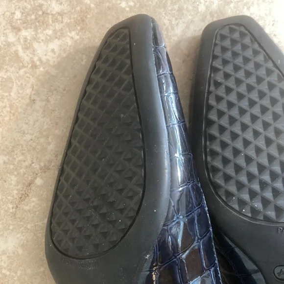 Women’s Aerosols size 6M dress heels; dark navy patent leather; 2 1/2” heels - Picture 10 of 10